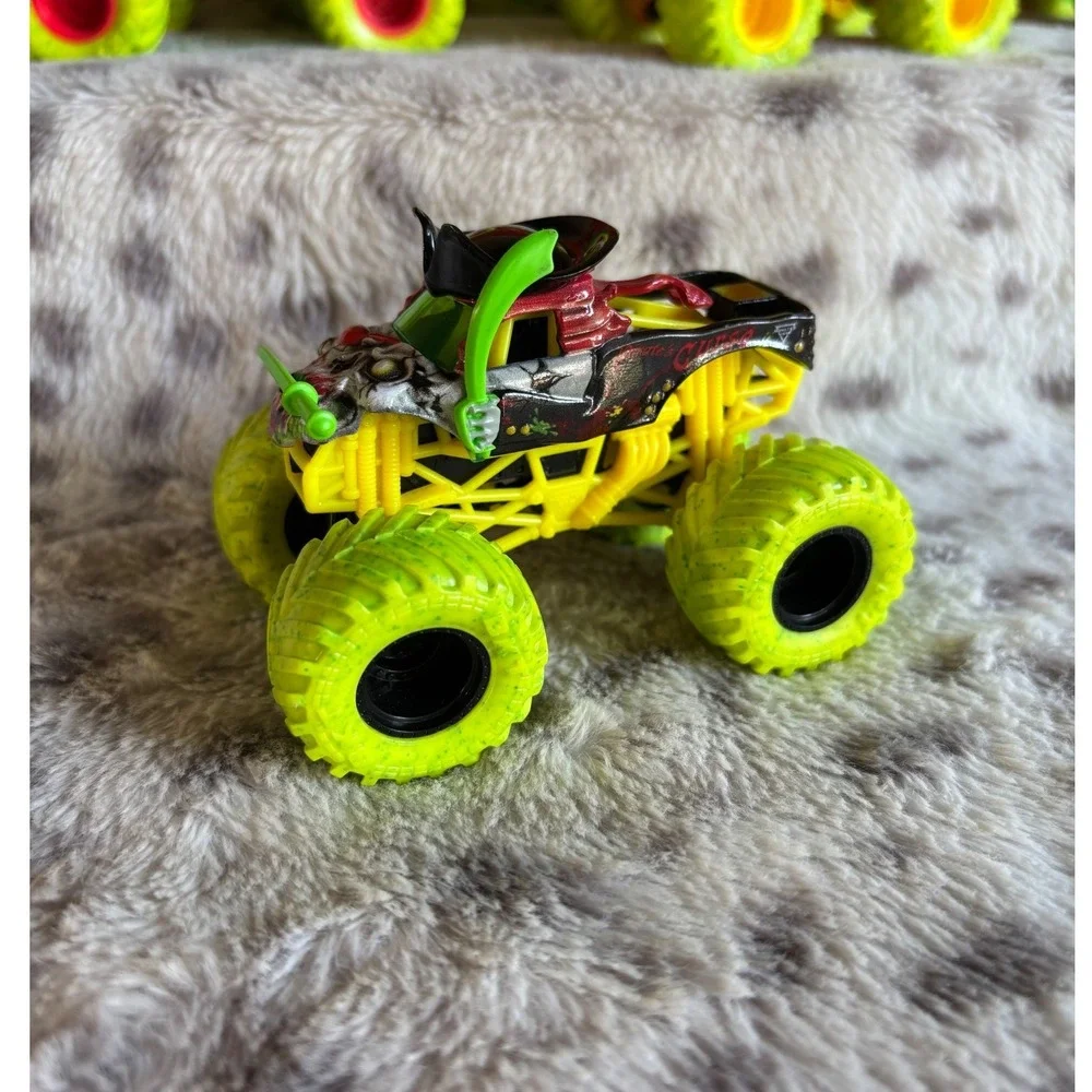 Monster Jam Pirate's Curse Monster Truck 1:64 Scale Neon Yellow Lime Green Tires
